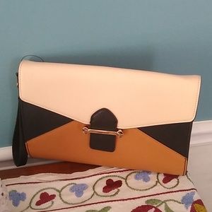 Limited, NWT clutch